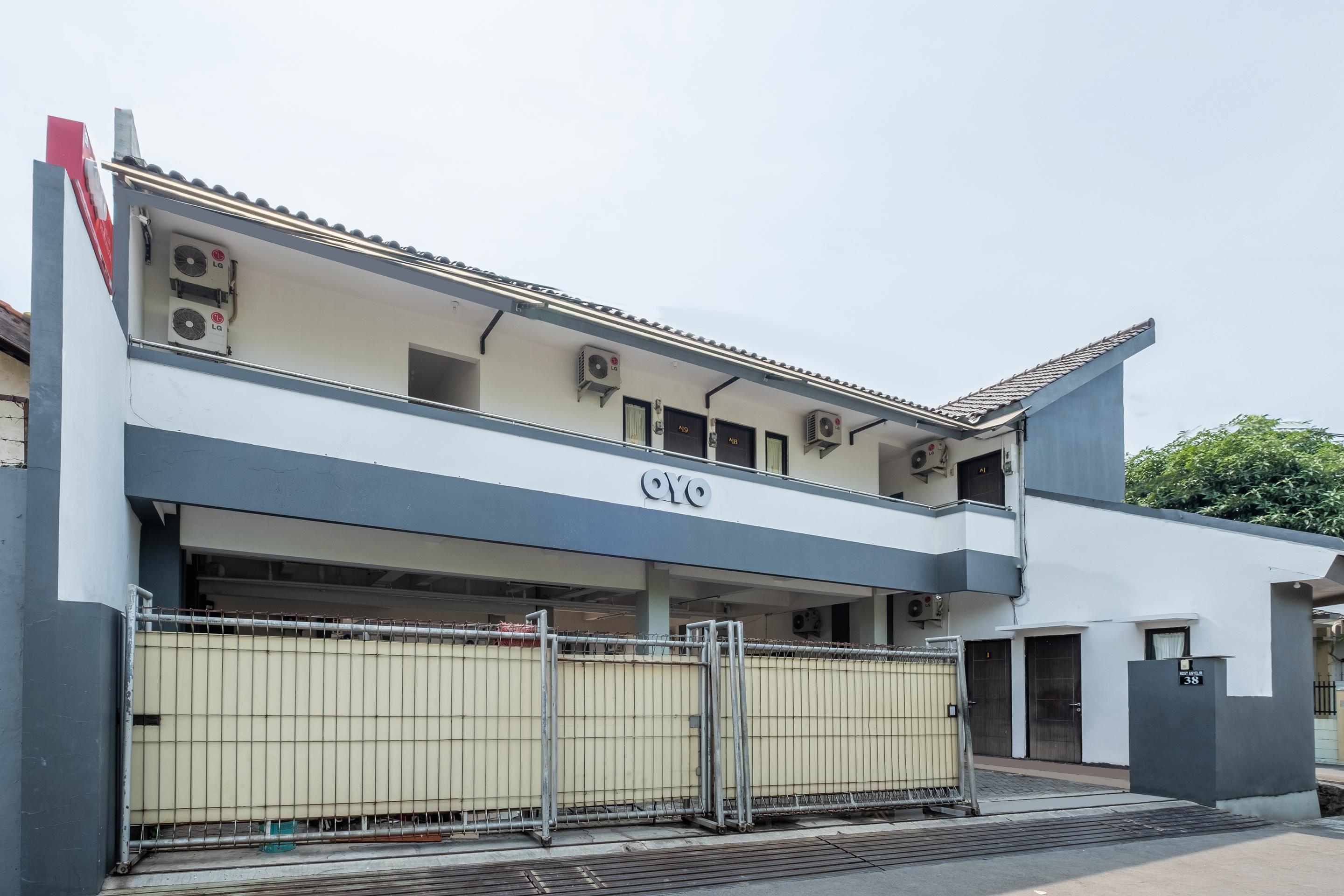 Oyo 1460 Anyelir Residence Cirebon Exteriér fotografie