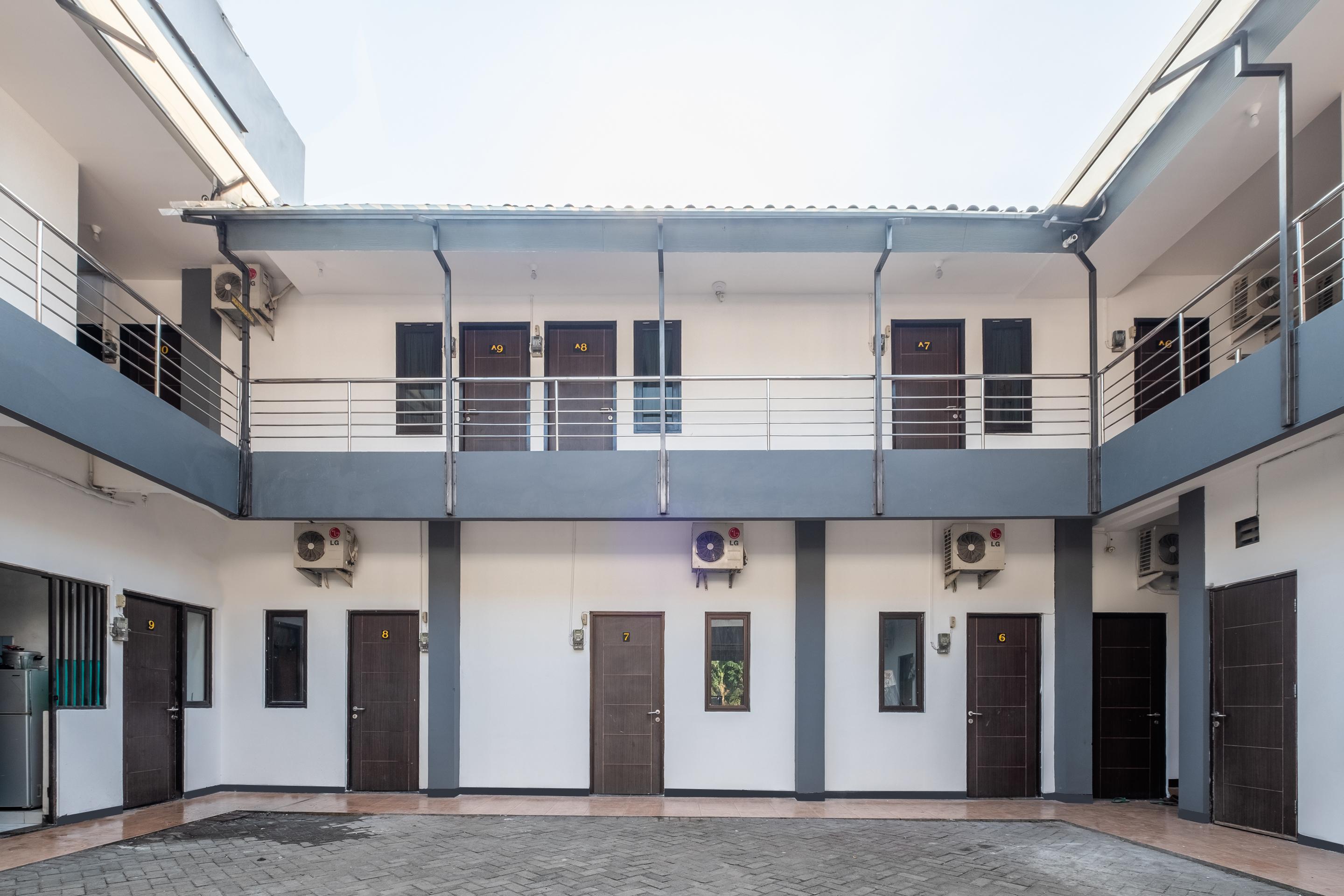 Oyo 1460 Anyelir Residence Cirebon Exteriér fotografie
