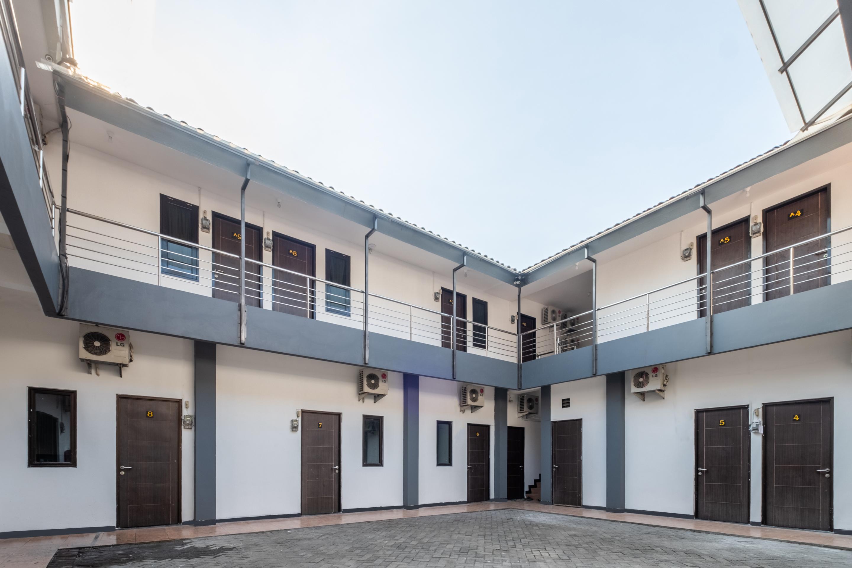 Oyo 1460 Anyelir Residence Cirebon Exteriér fotografie